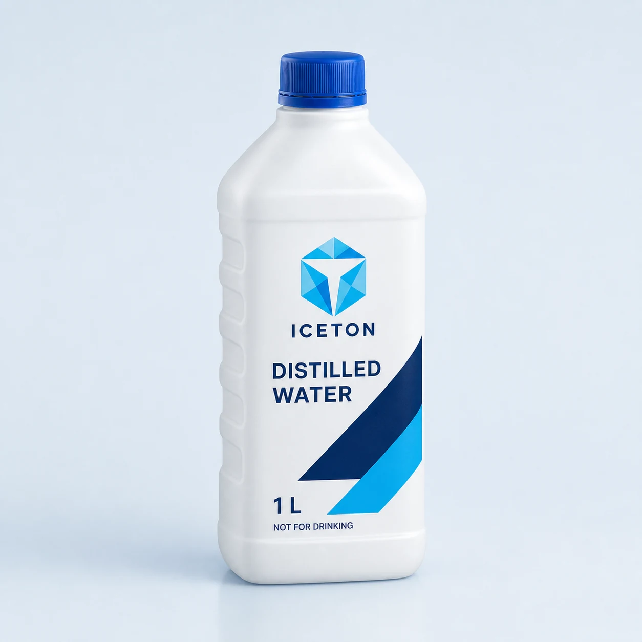 مياه مقطرة للبطاريات والسيارات — عبوة صناعية سعة 1 لتر من HDPE عالي التحمل، مع وسم استخدام غير مخصص للشرب.