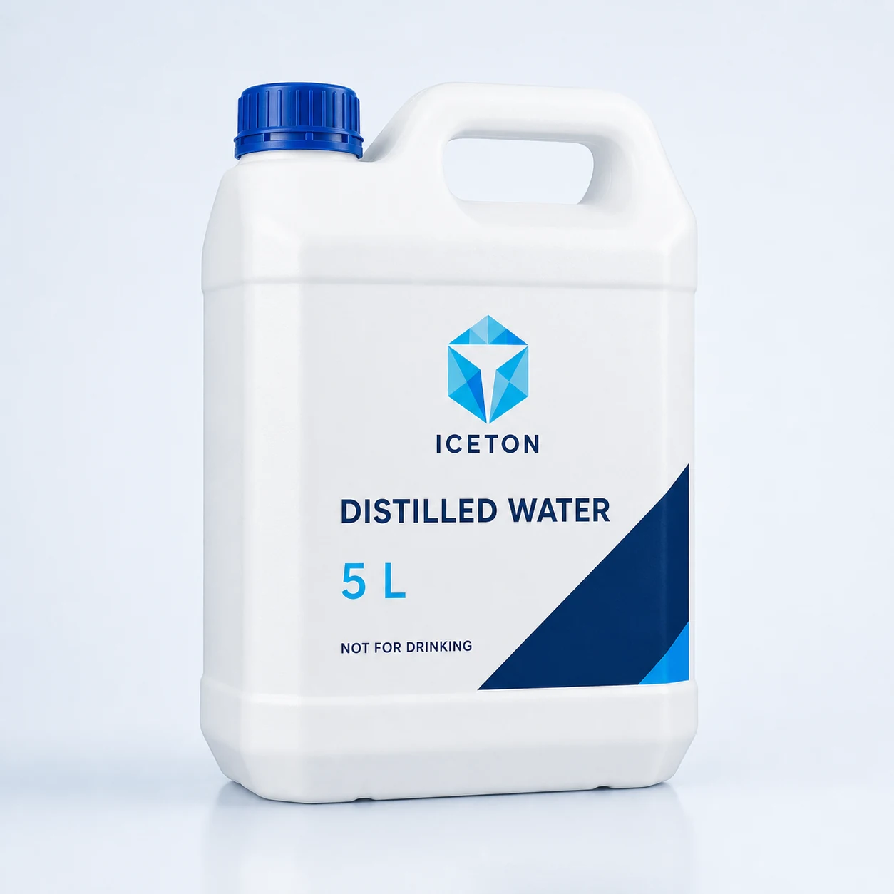 مياه مقطرة للسيارات والاستخدام الصناعي — عبوة صناعية سعة 5 لتر من HDPE عالي التحمل، مع وسم استخدام غير مخصص للشرب.