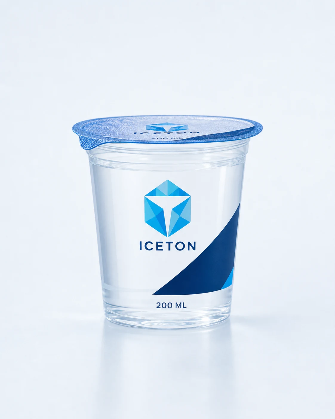 مياه معدنية 200 مل — كوب مياه معدنية شفاف سعة 200 مل بغطاء رقائقي مختوم، وشعار ICETON بلا خلفية معتمة.